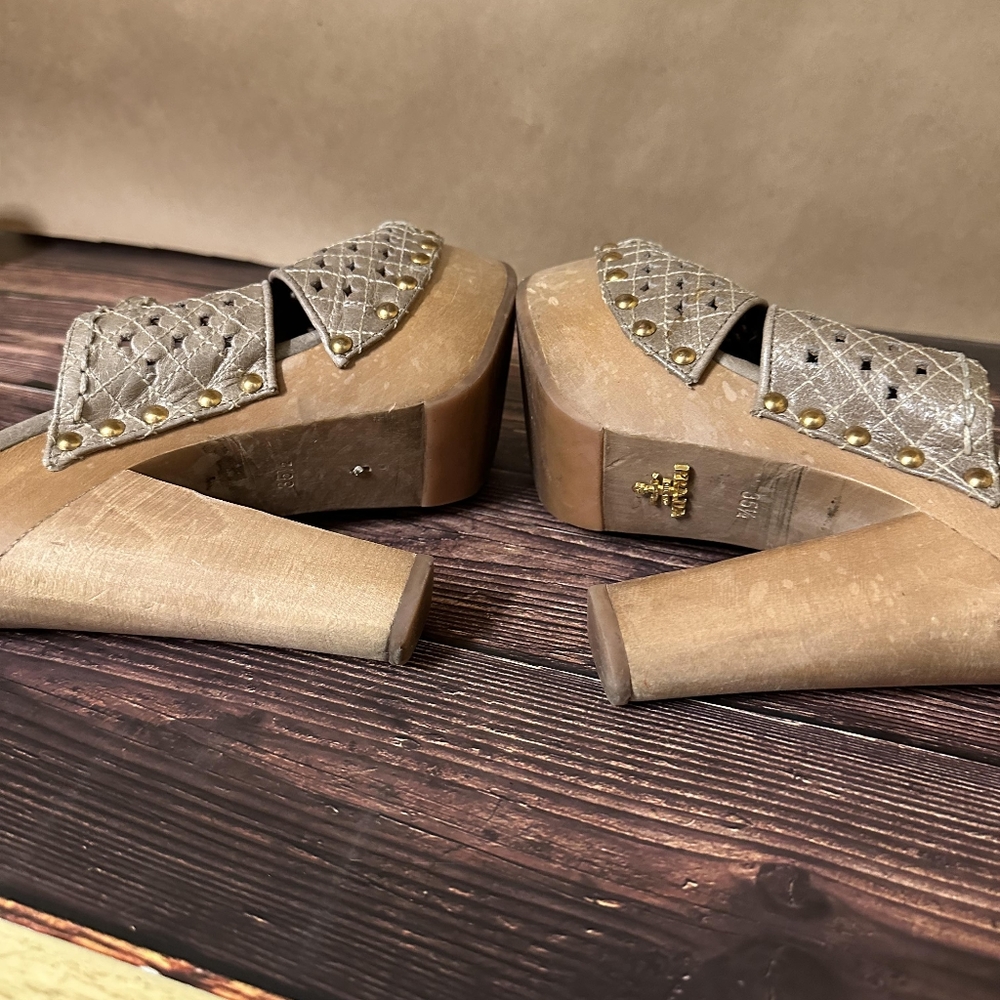 Authentic Prada heels. - Picture 3 of 3